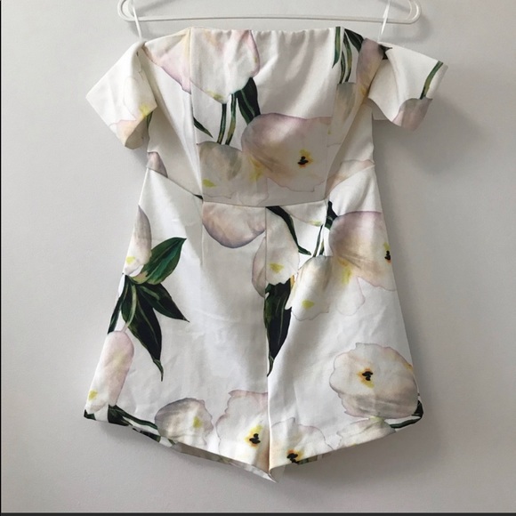 Beautiful off shoulder romper - Picture 2 of 8